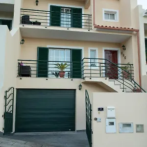 Zizis Place Hébergement de vacances