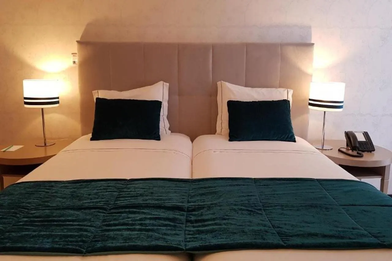Santa Cruz Village Hotel